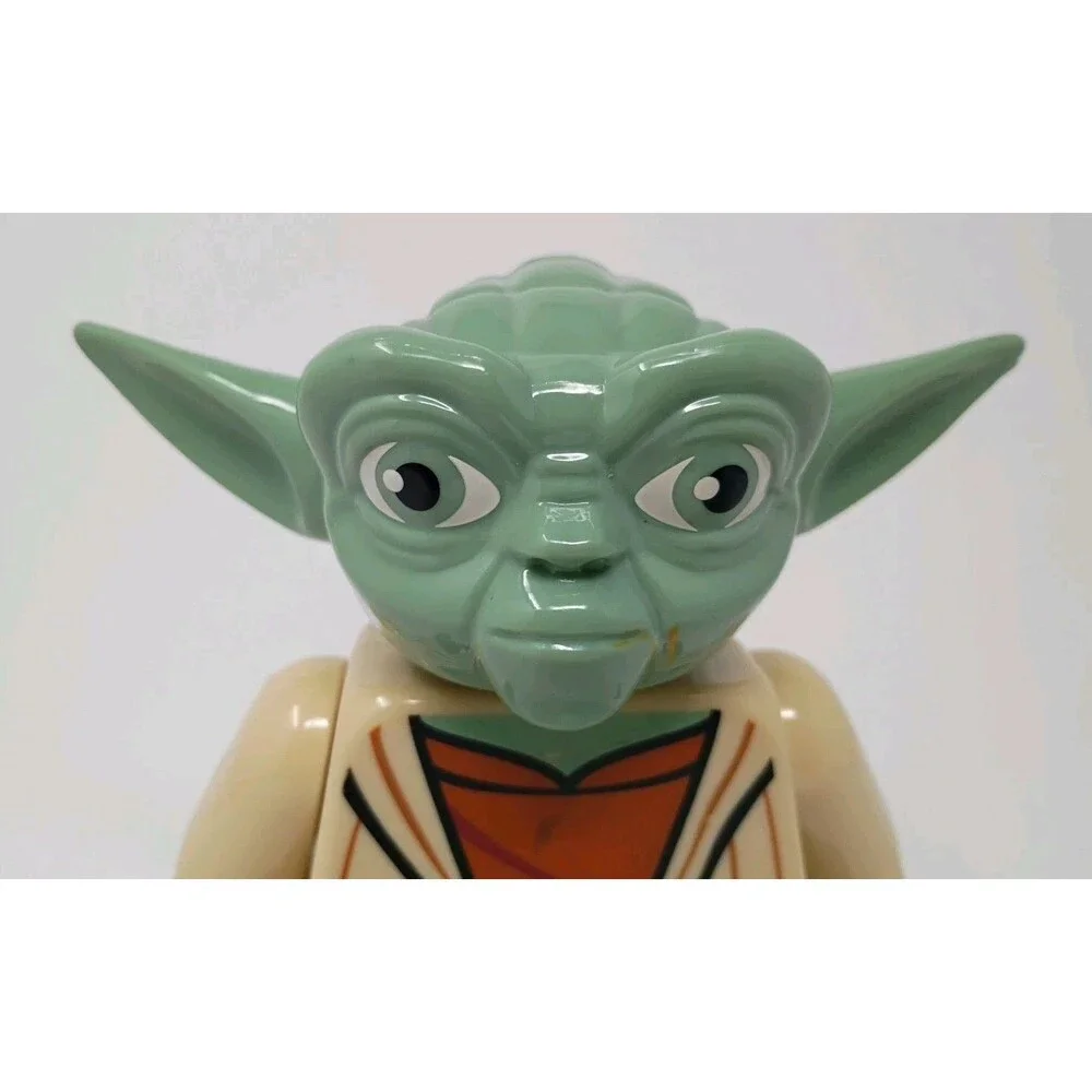 2010 LEGO Star Wars Yoda Mini Figure Digital Lighted Alarm Clock Jedi Master